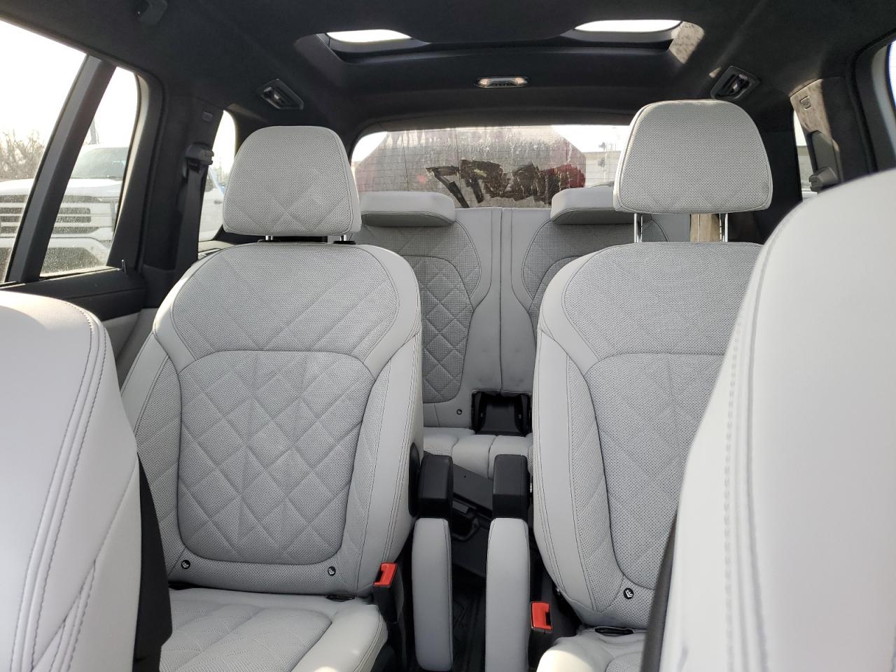 2023 BMW X7 - Image 10