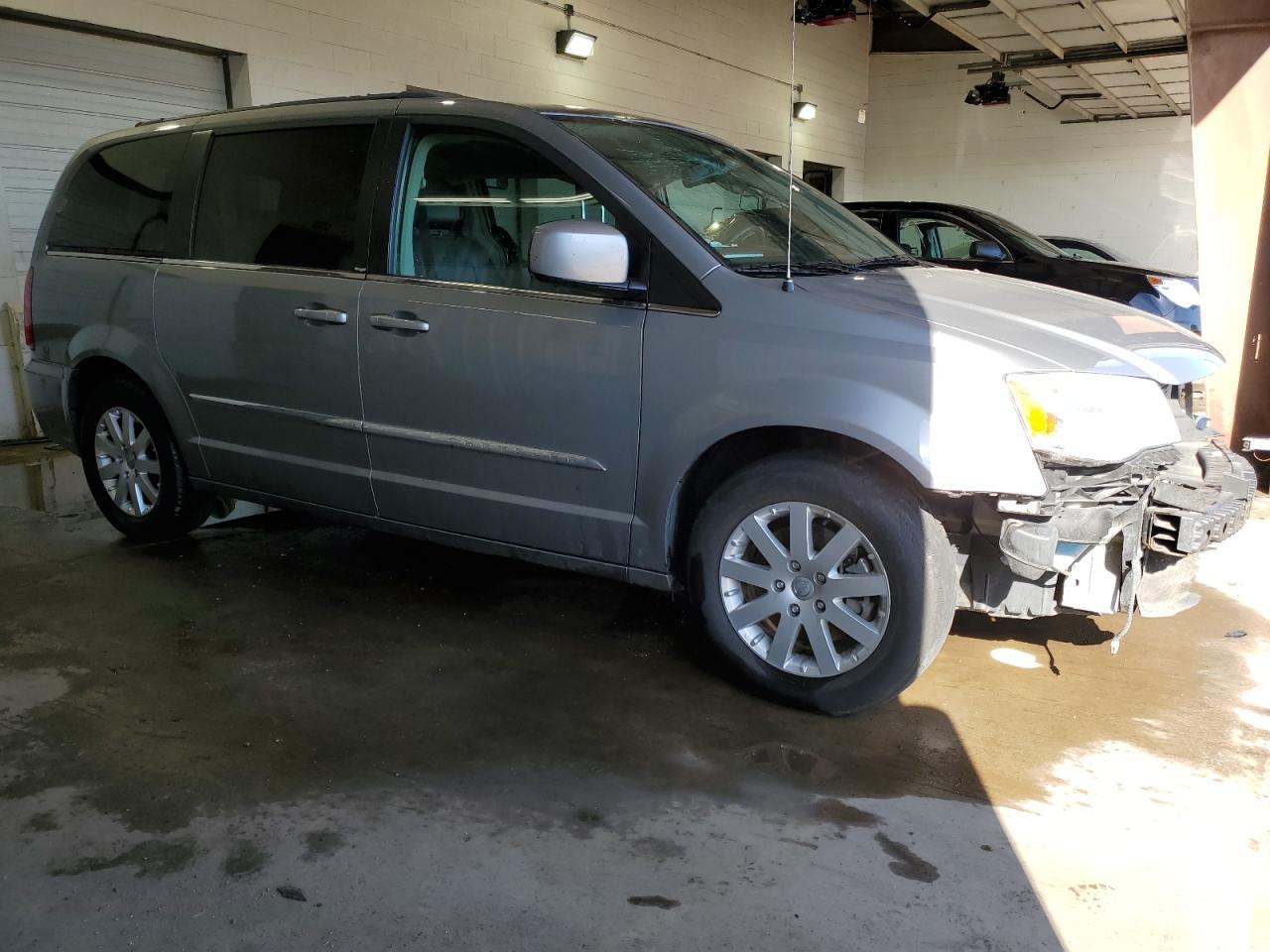 2014 Chrysler Town & Country - Image 4