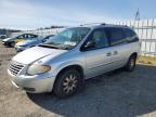 2005 Chrysler Town & Country Touring იყიდება Anderson-ში, CA - Water/Flood