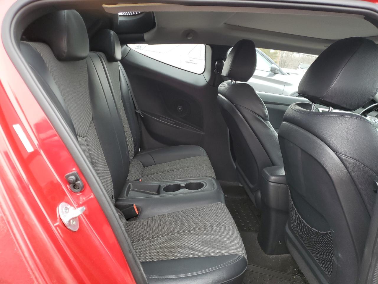 2015 Hyundai Veloster - Image 11