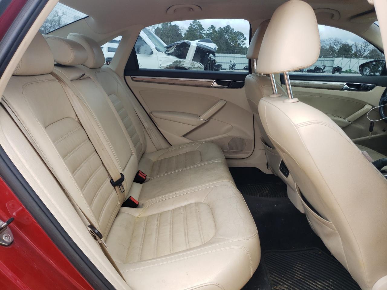 2016 Volkswagen Passat - Image 10