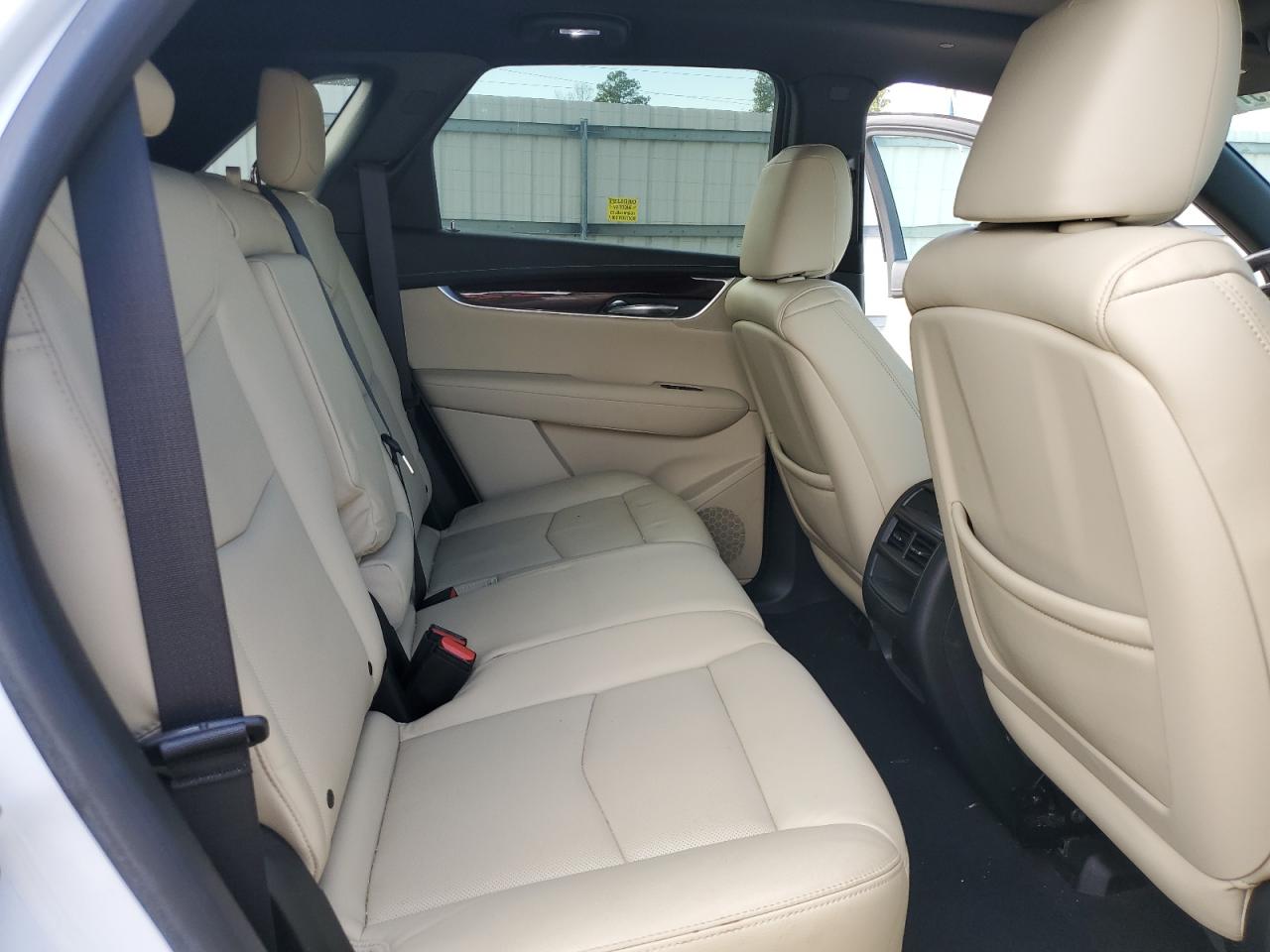2017 Cadillac XT5 - Image 11