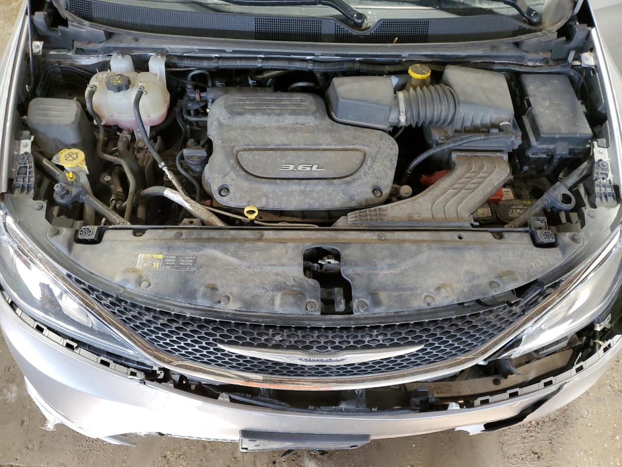 2017 Chrysler Pacifica - Image 12