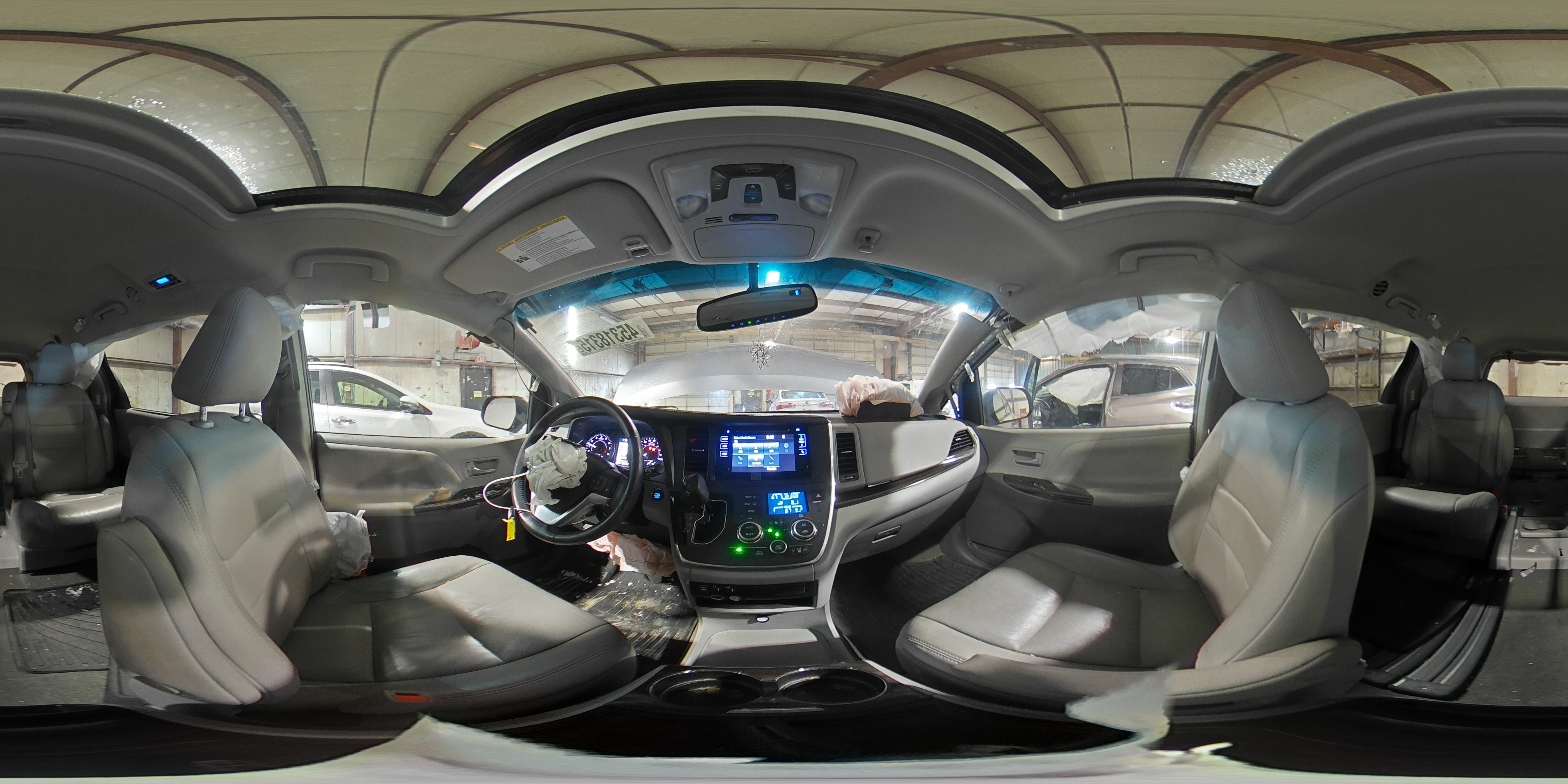 2017 Toyota Sienna - Image 13