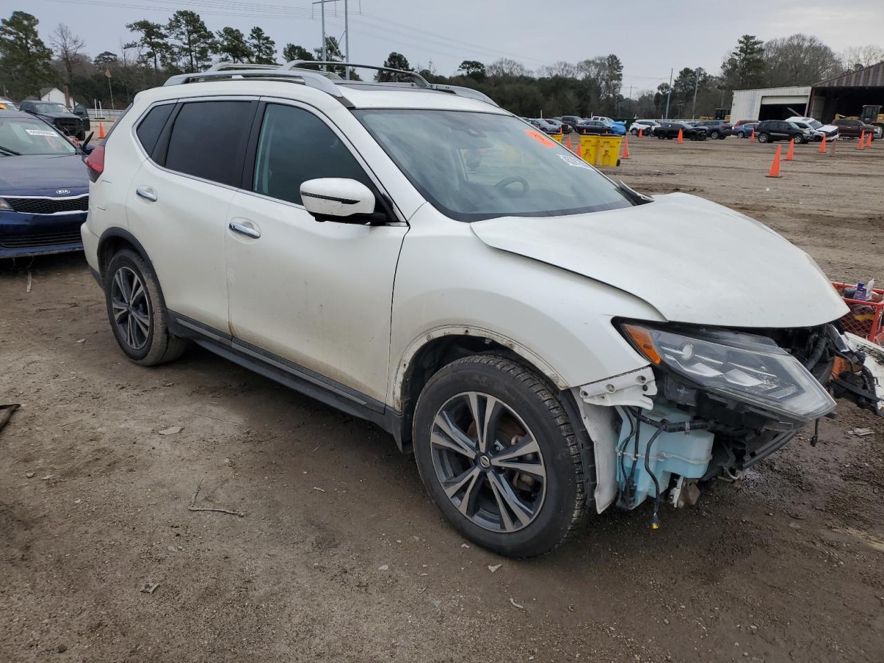 5N1AT2MT4HC827341 NISSAN ROGUE 2017