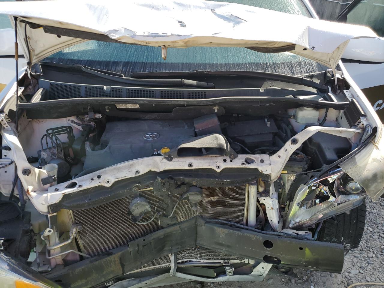 2013 Toyota Sienna - Image 14