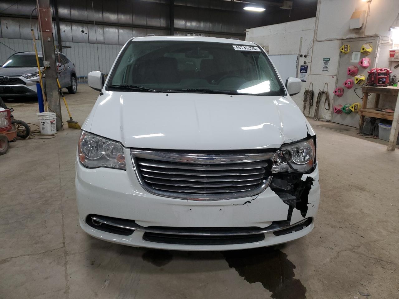 2014 Chrysler Town & Country - Image 5
