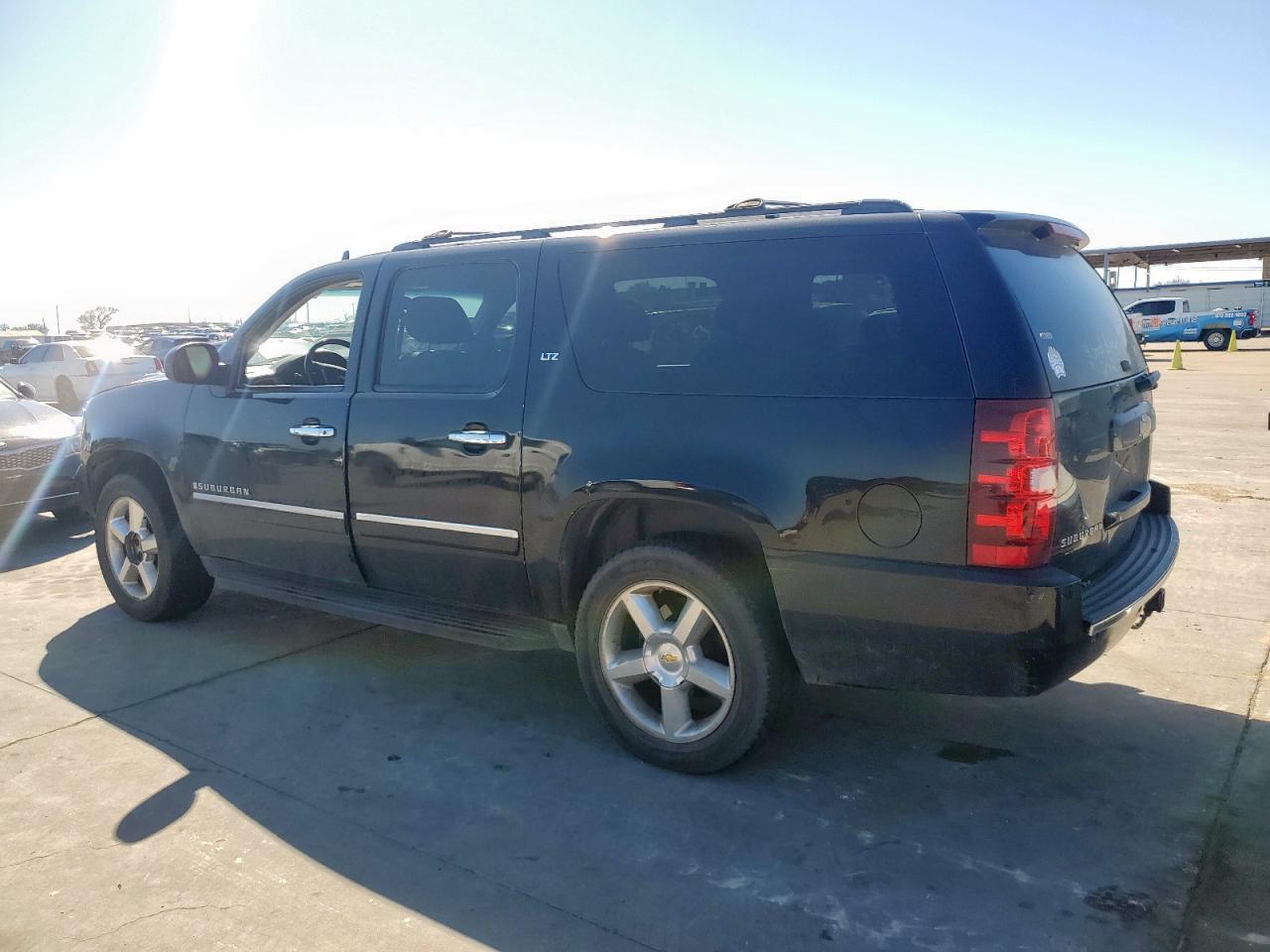 2009 Chevrolet Suburban - Image 2