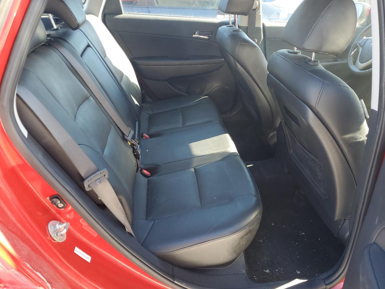 2011 Hyundai Elantra - Image 10