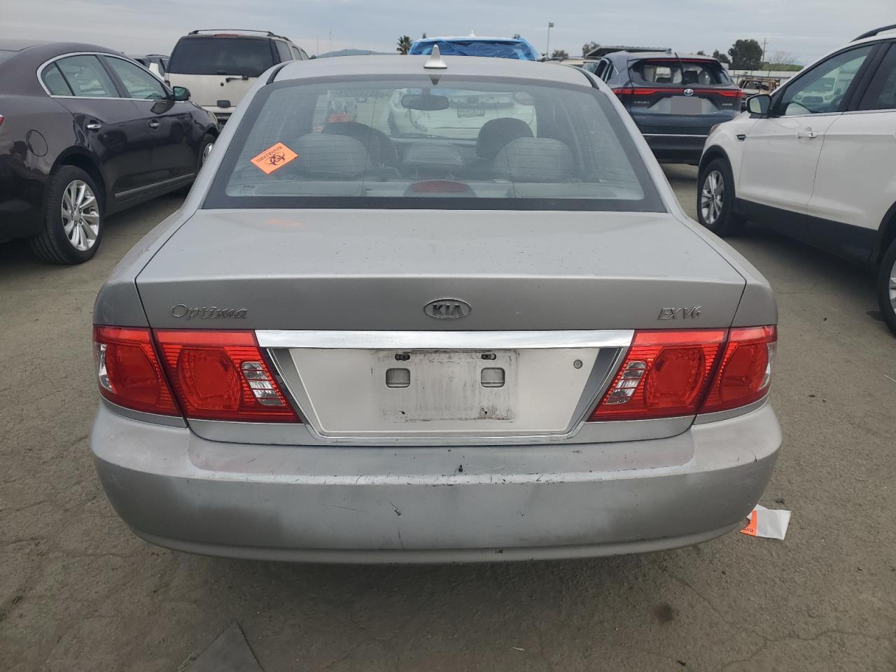2004 Kia Optima - Image 6