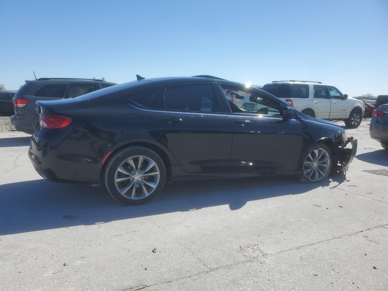 2015 Chrysler 200 - Image 3