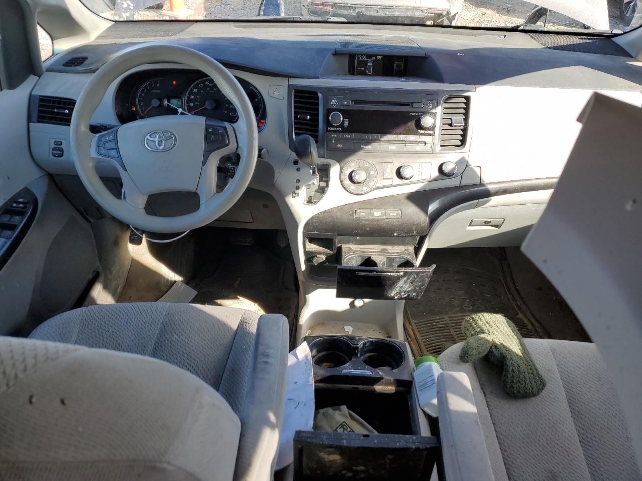 2011 Toyota Sienna - Image 8
