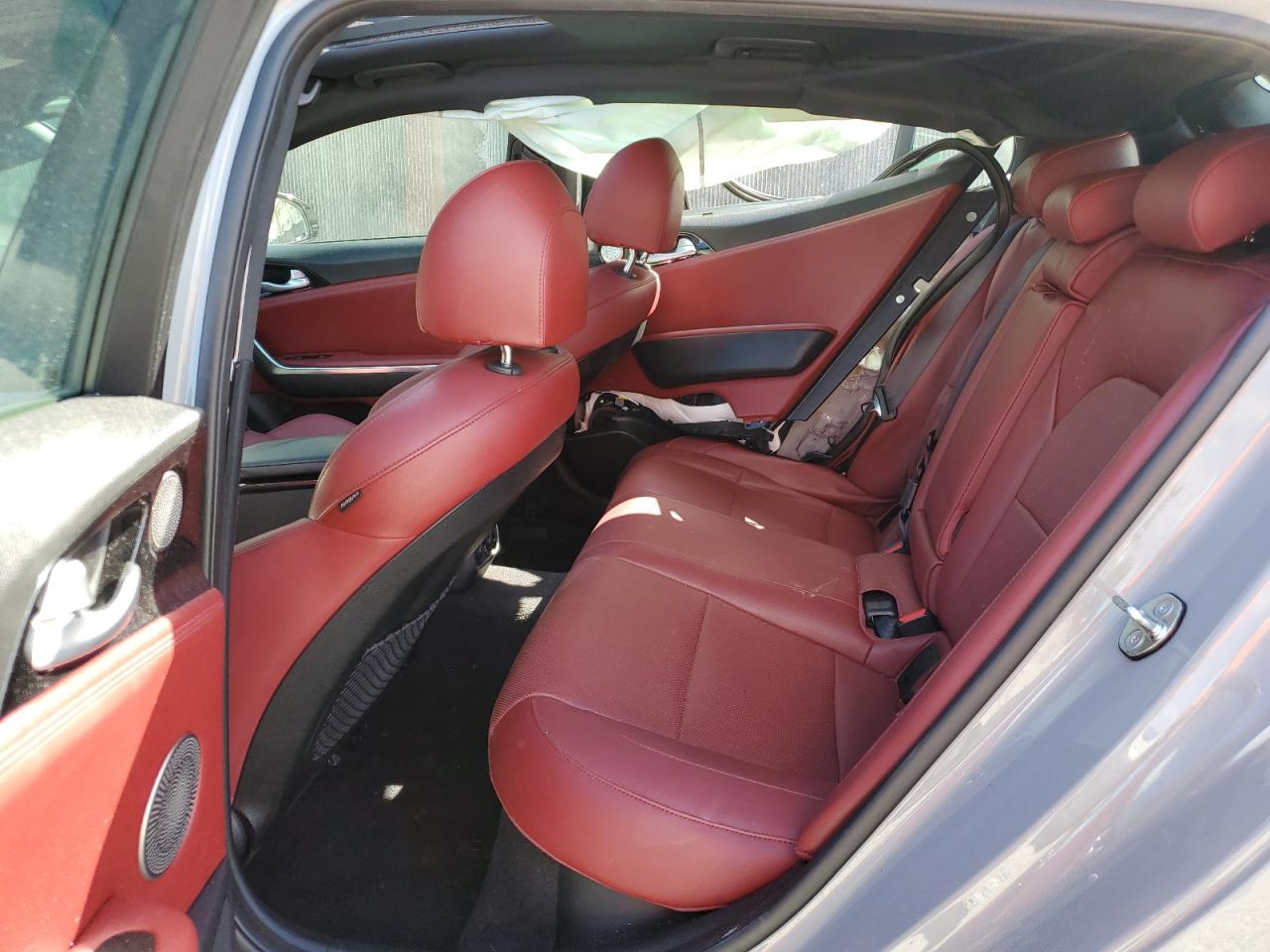 2023 Kia Stinger - Image 11