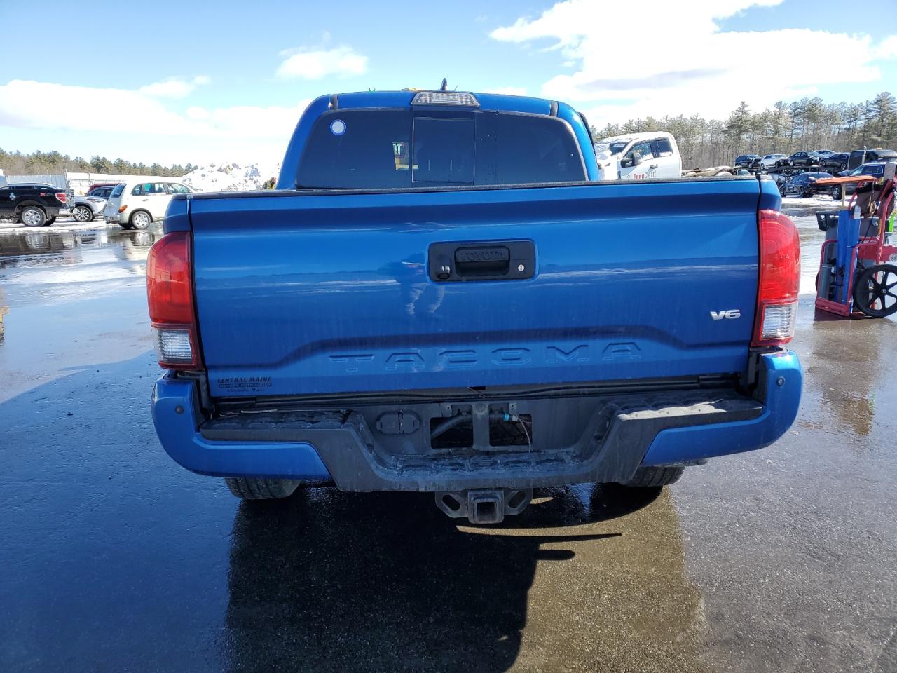 2018 Toyota Tacoma - Image 6
