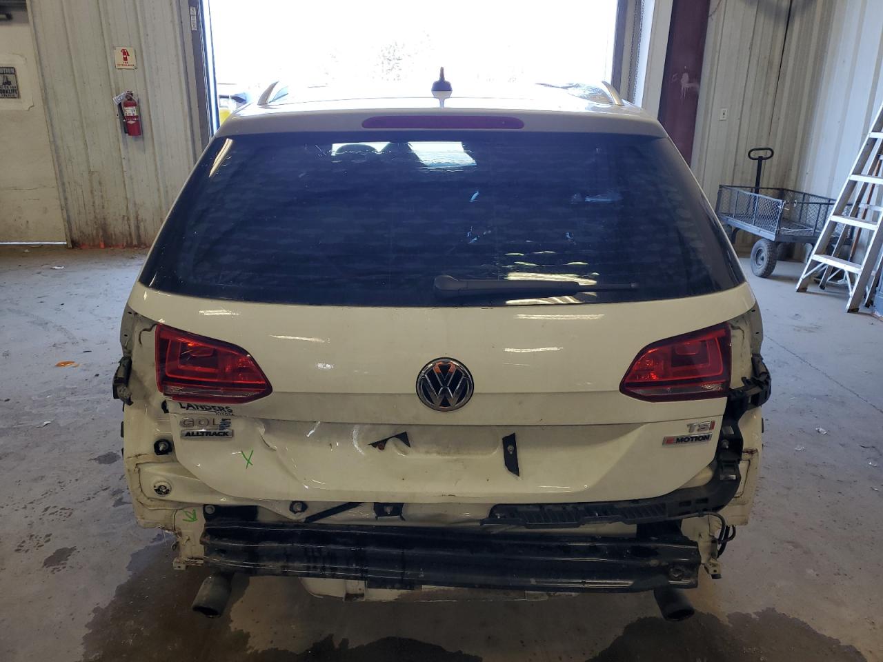 2017 Volkswagen Golf - Image 6