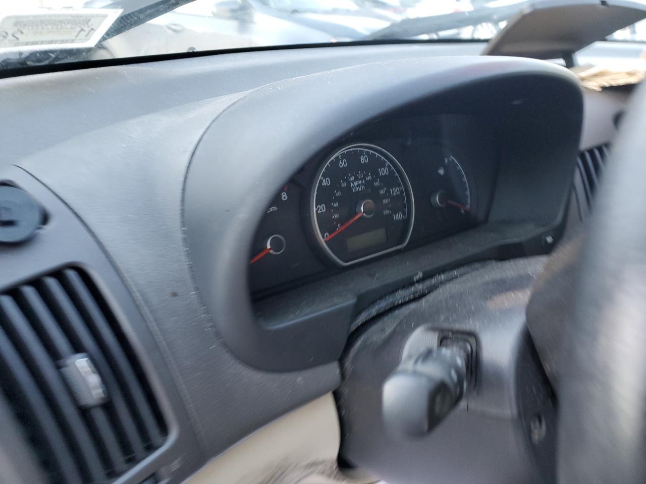 2010 Hyundai Elantra - Image 9