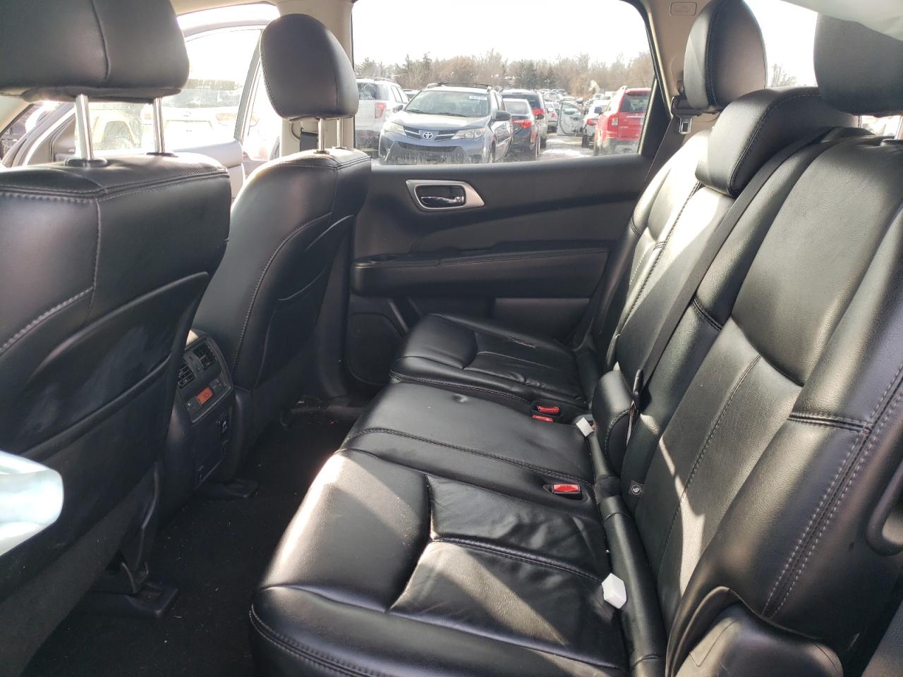 2015 Nissan Pathfinder - Image 11