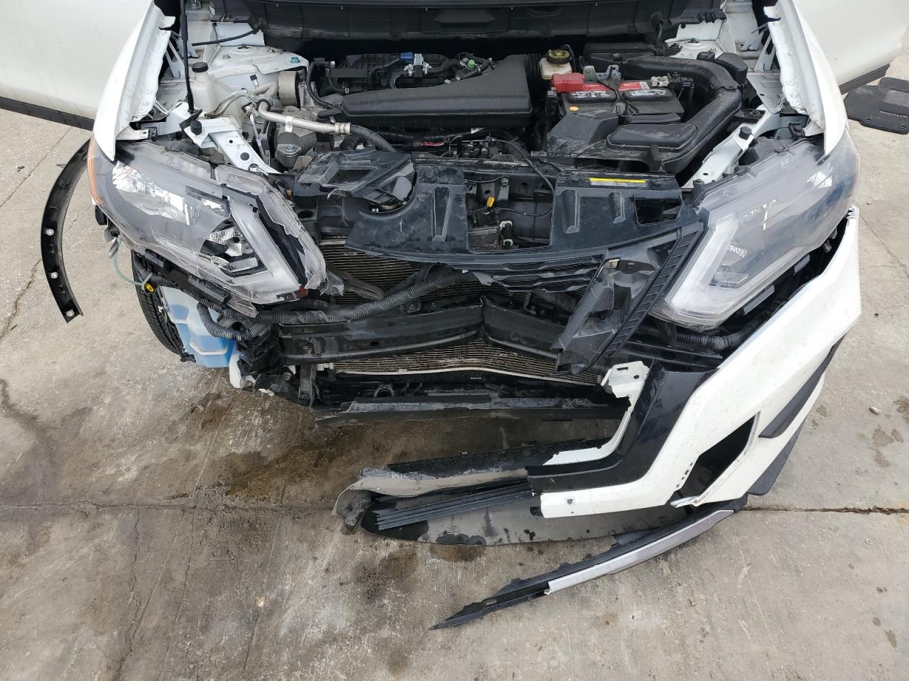 2018 Nissan Rogue - Image 14