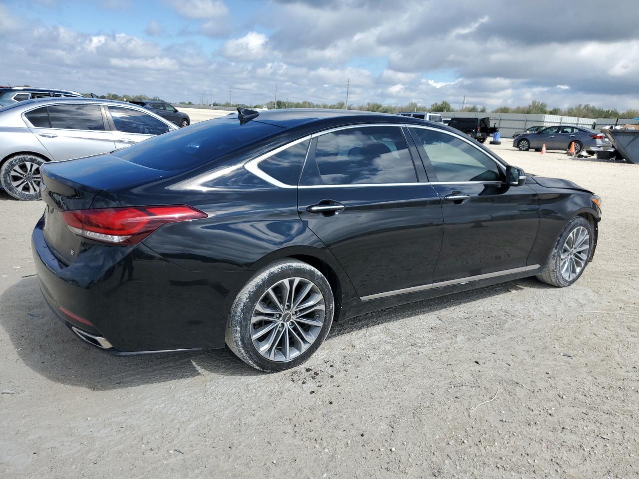 2016 Hyundai Genesis - Image 3