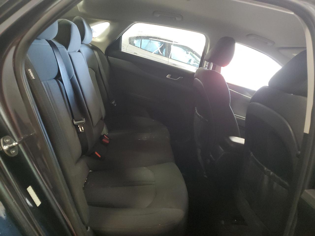 2023 Kia K5 - Image 10