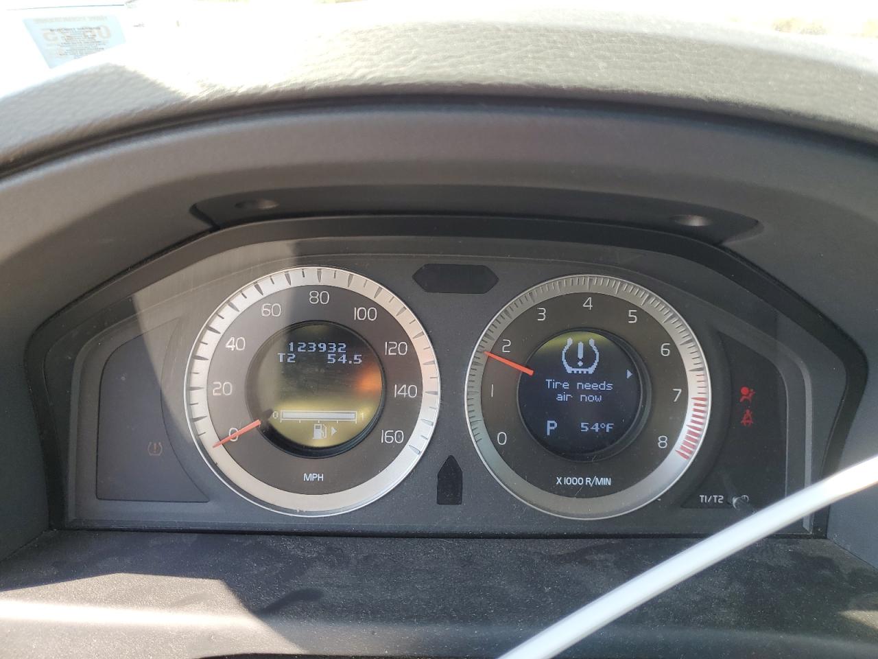 2010 Volvo XC70 - Image 9