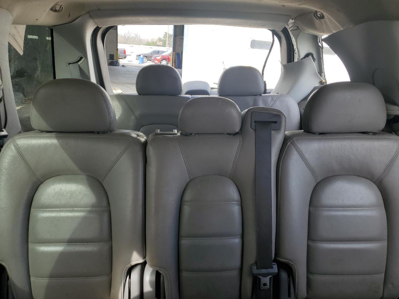 2005 Ford Explorer - Image 10