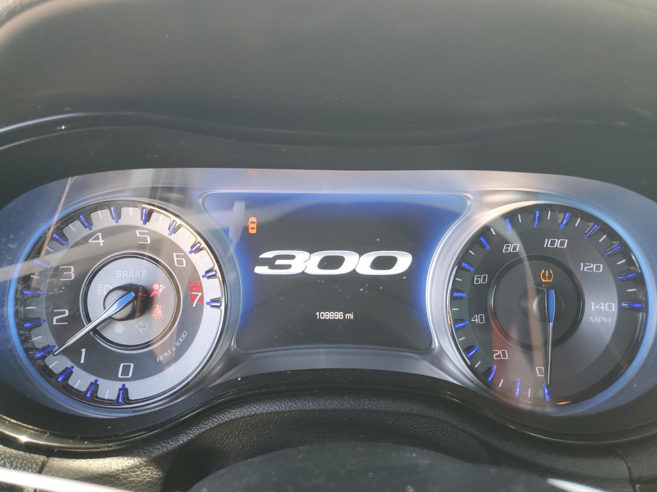 2019 Chrysler 300 - Image 9