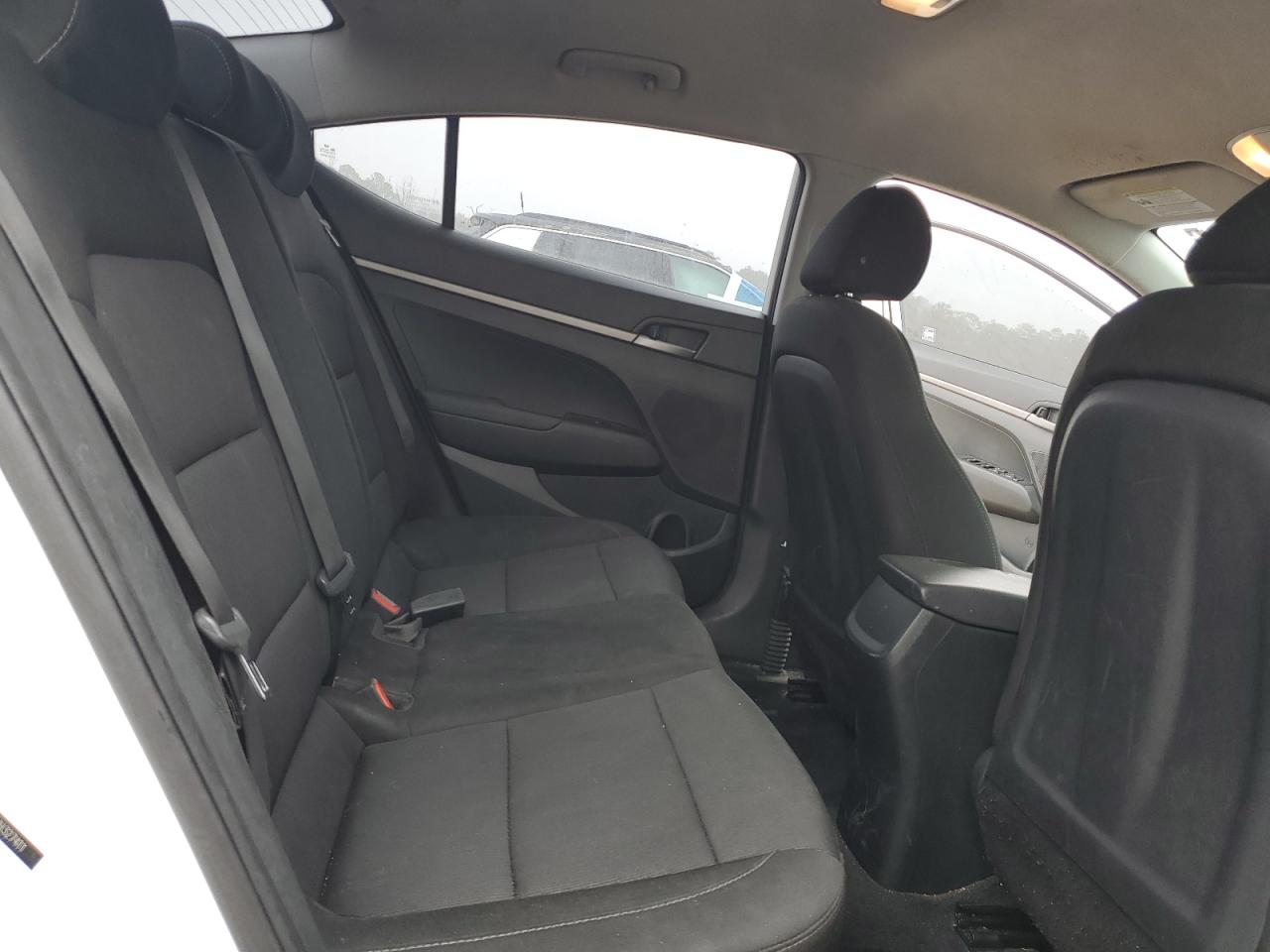2018 Hyundai Elantra - Image 11