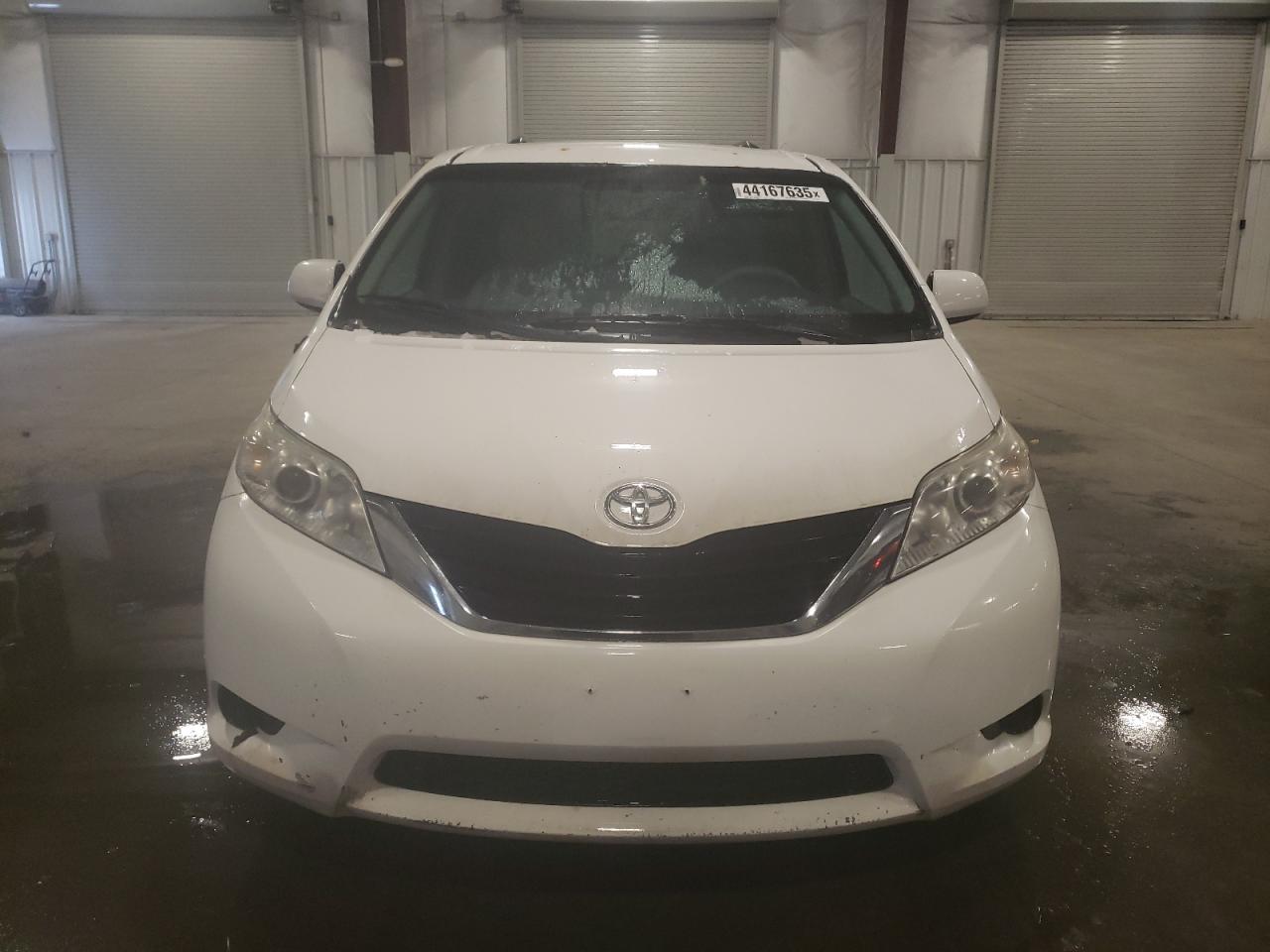 2011 Toyota Sienna - Image 5