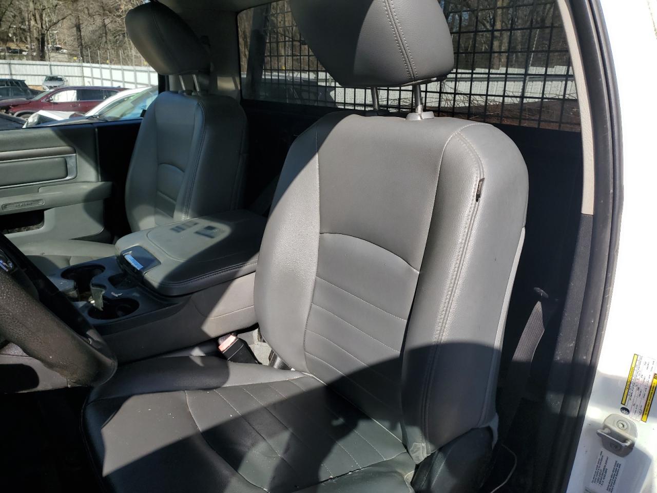 2014 RAM 1500 - Image 10