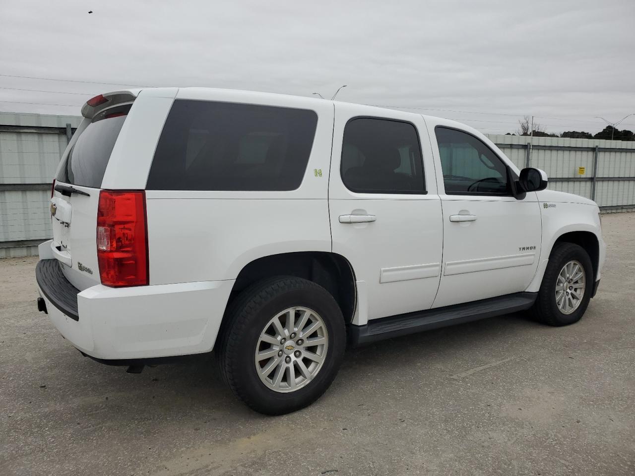 2013 Chevrolet Tahoe - Image 3