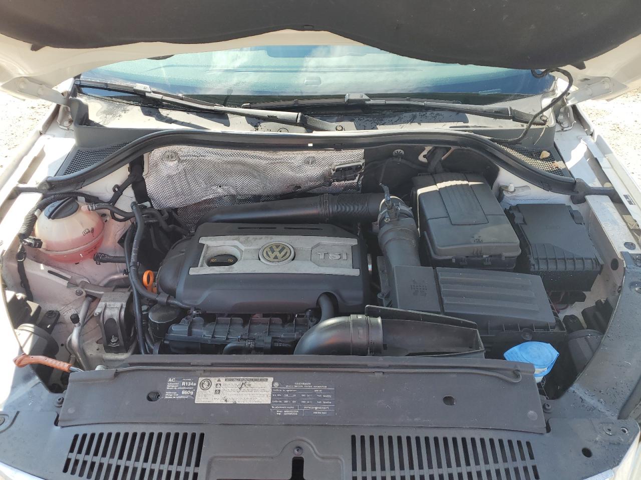 2010 Volkswagen Tiguan - Image 12