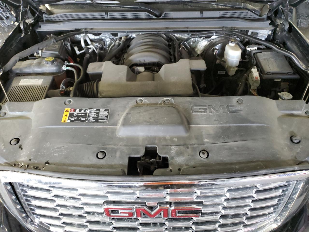 2018 GMC Yukon - Image 13