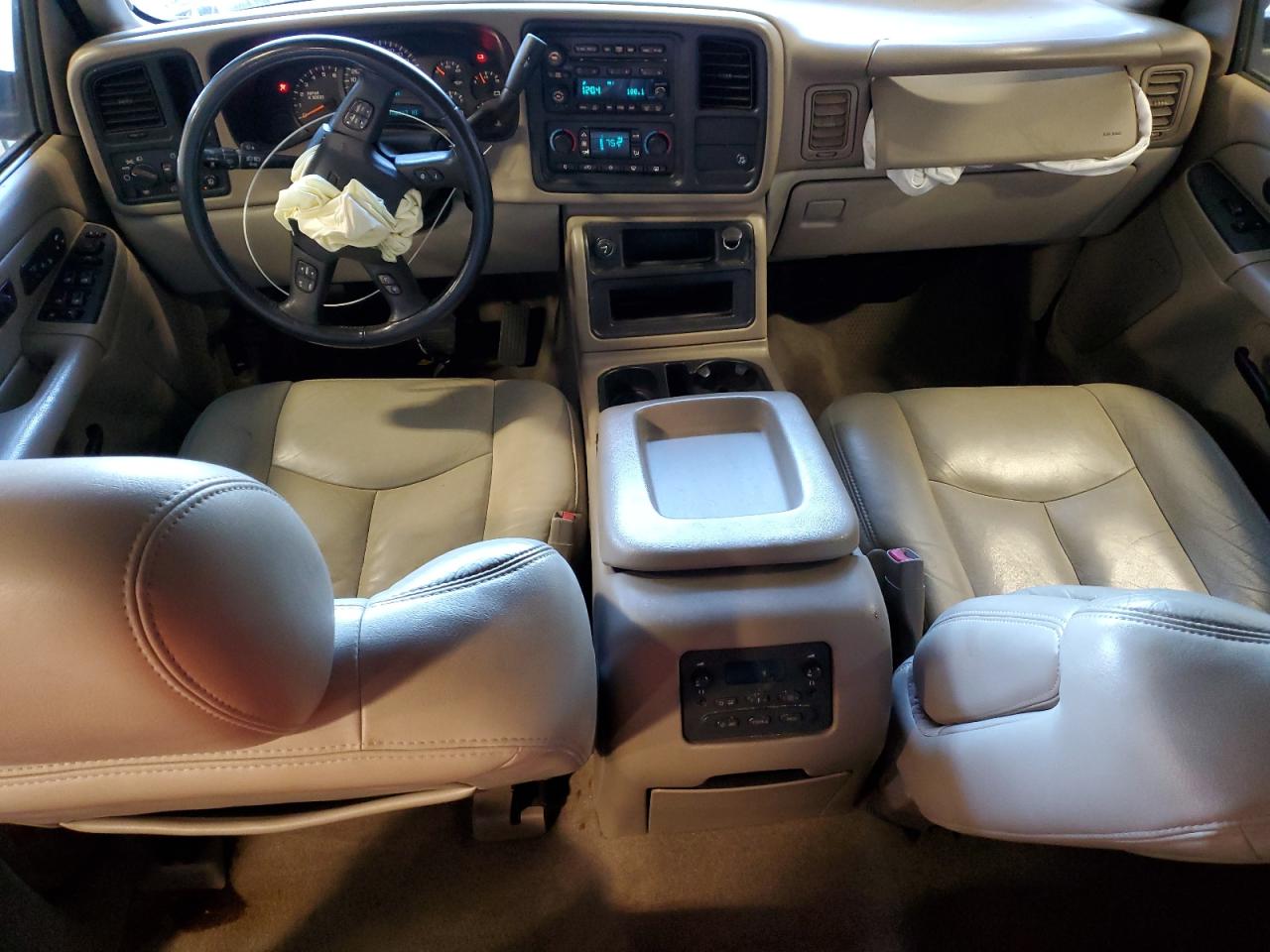 2004 Chevrolet Suburban - Image 8