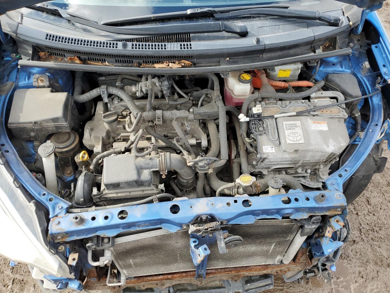 2014 Toyota Prius - Image 13