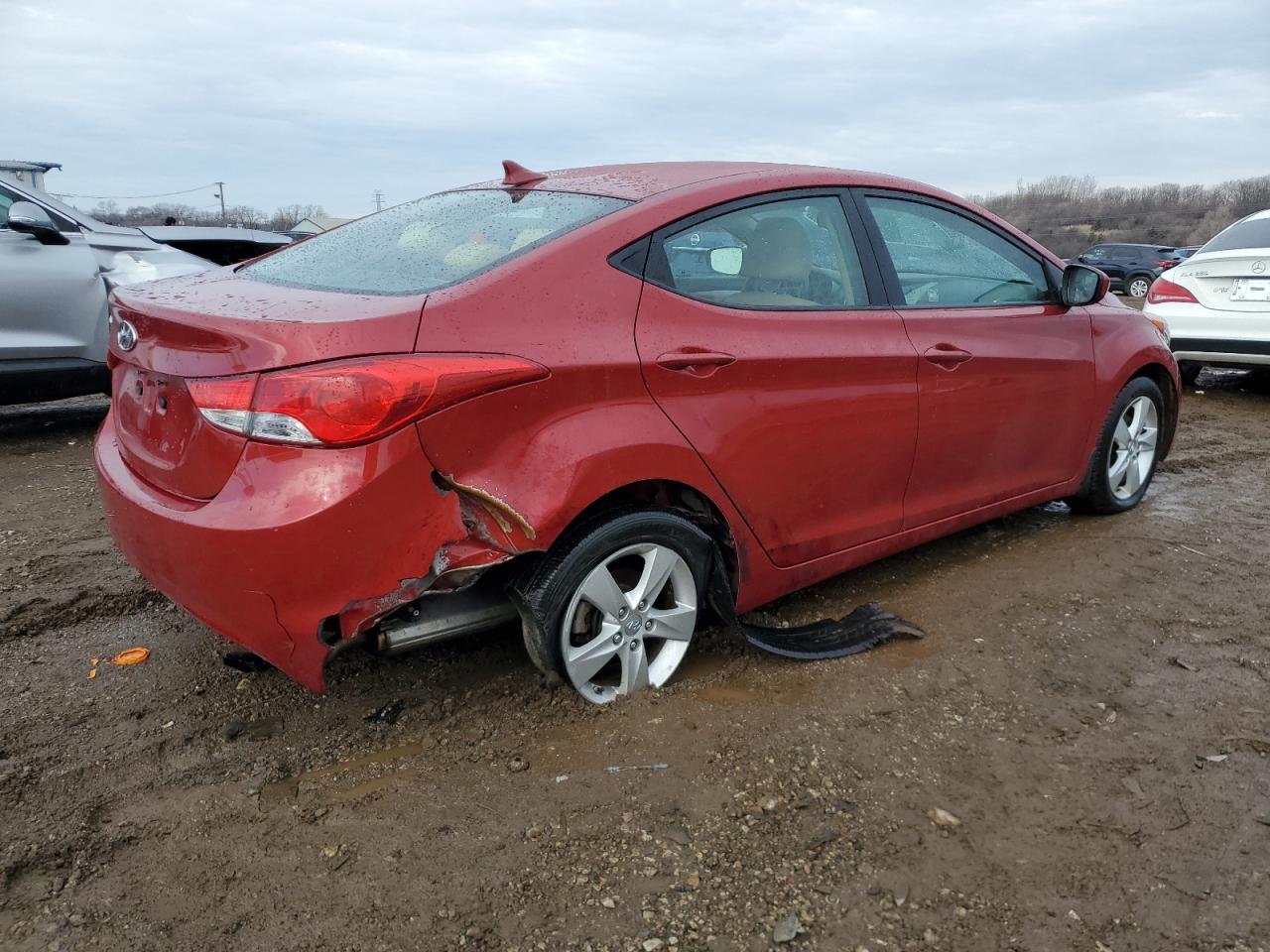 2013 Hyundai Elantra - Image 3