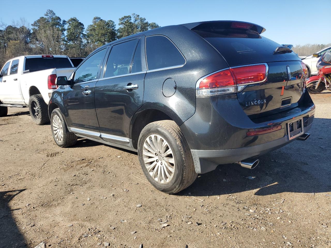 2011 Lincoln MKX - Image 2