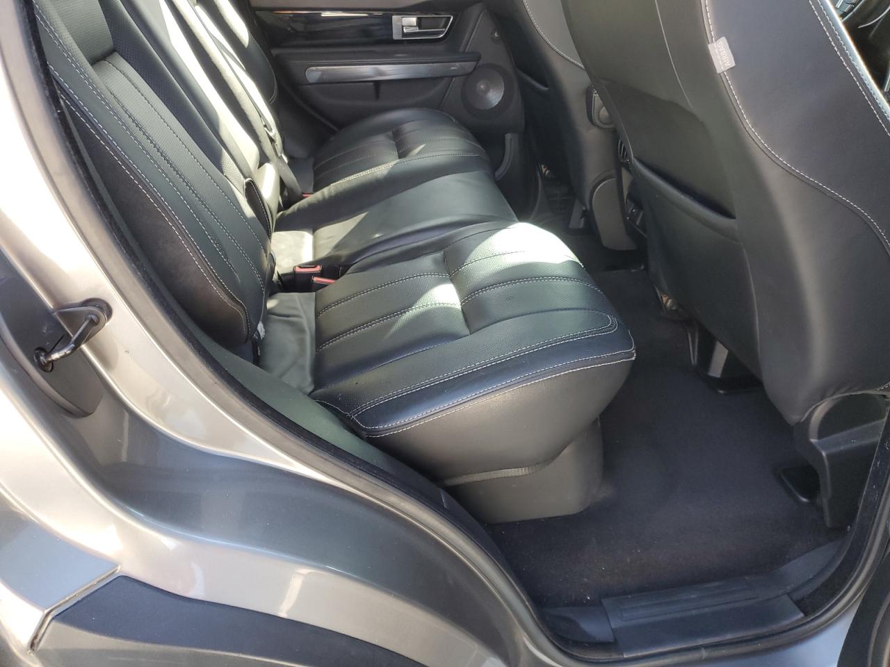 2011 Land Rover Range Rover - Image 11