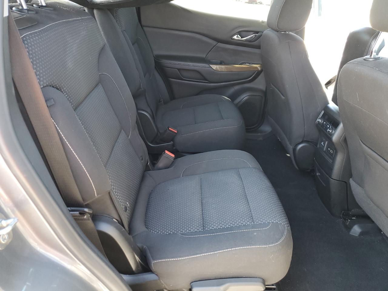 2021 GMC Acadia - Image 10