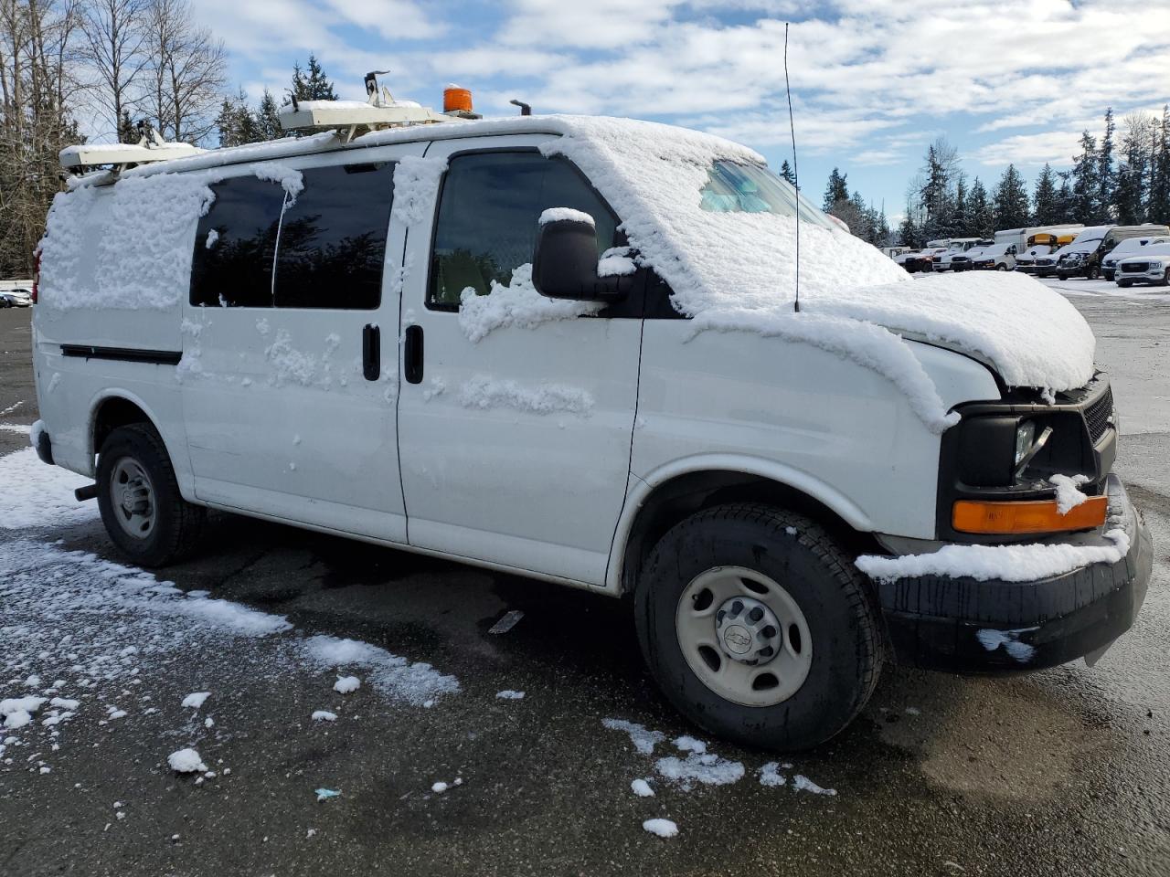 2009 Chevrolet Express - Image 4