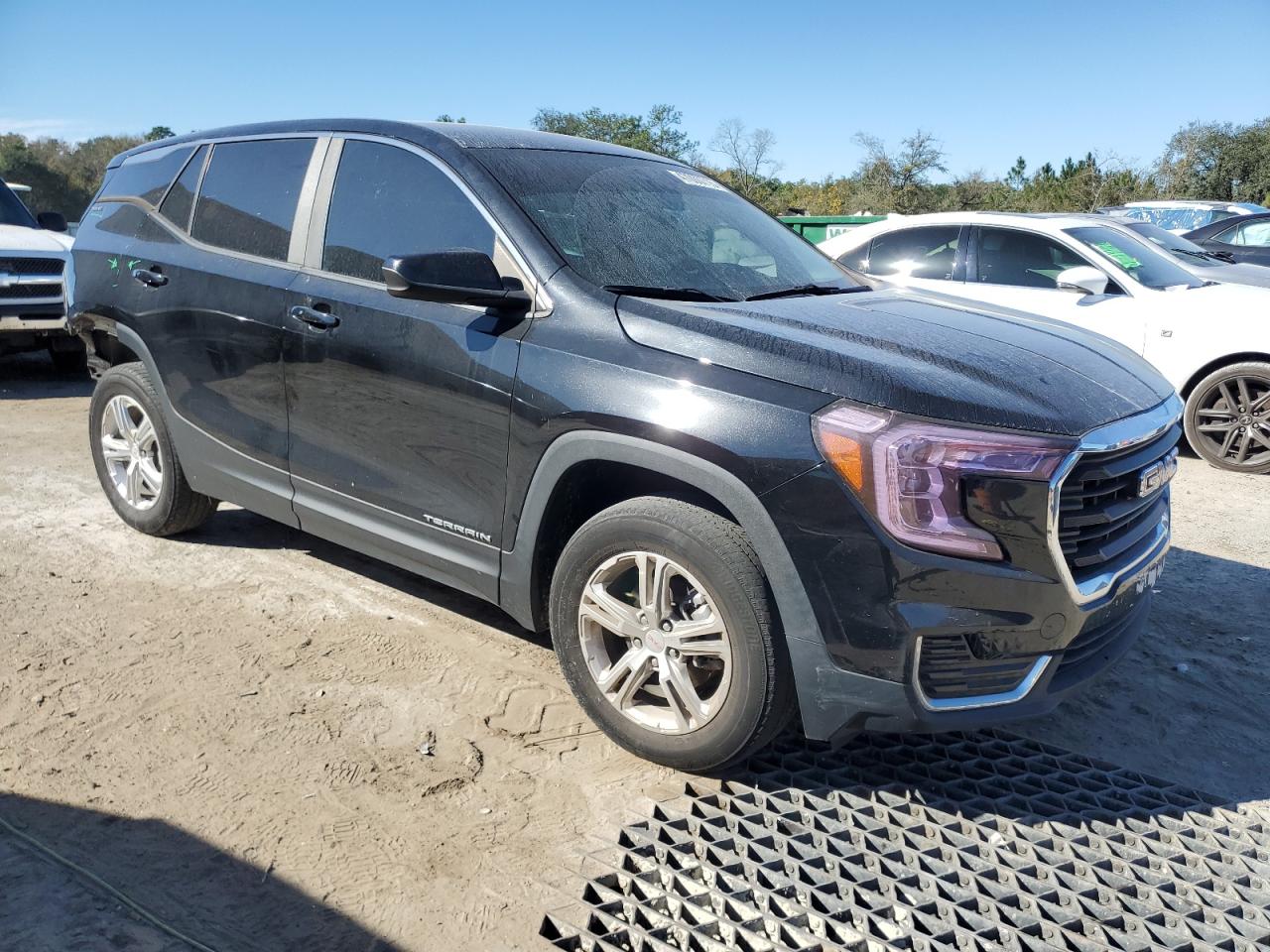 2022 GMC Terrain - Image 4