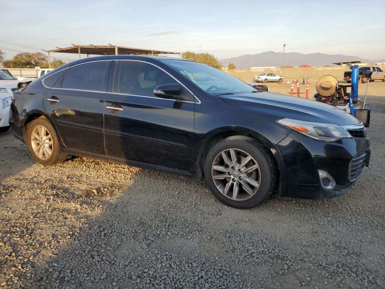 2015 Toyota Avalon - Image 4
