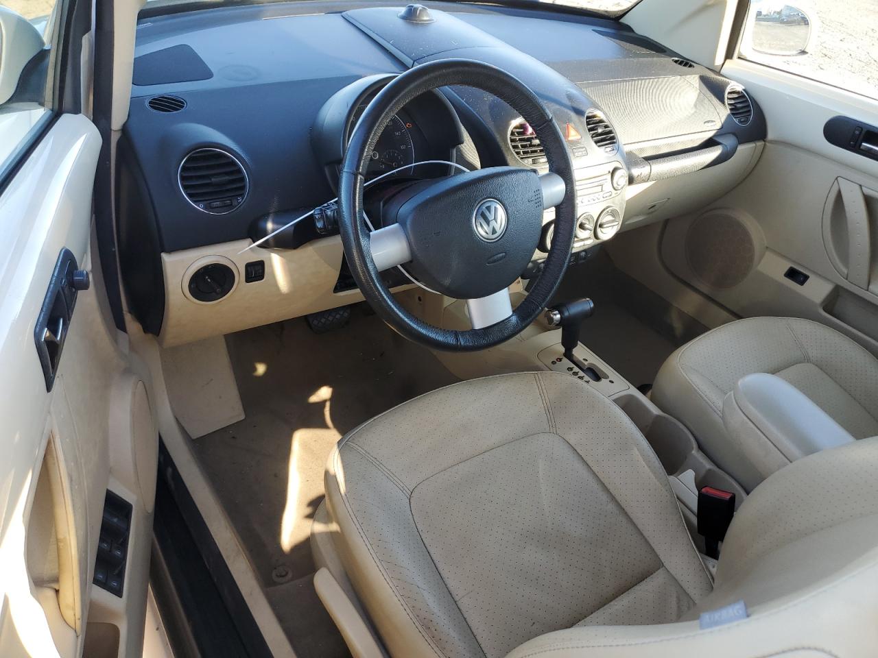 2006 Volkswagen Beetle - Image 8