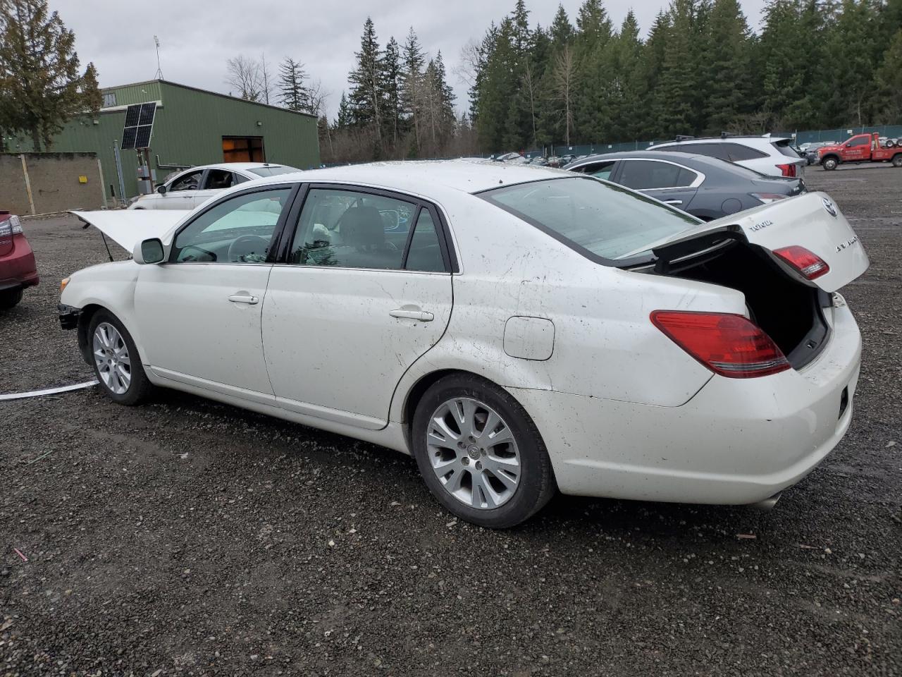 2008 Toyota Avalon - Image 2