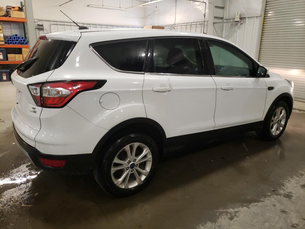 1FMCU9G92HUD43550 FORD ESCAPE 2017