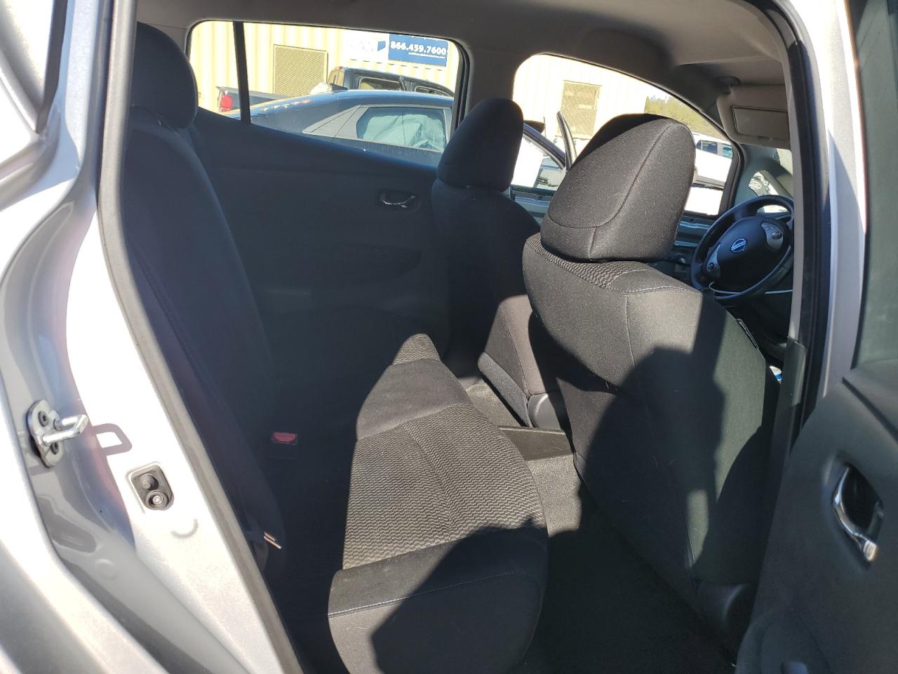 2015 Nissan Leaf - Image 10