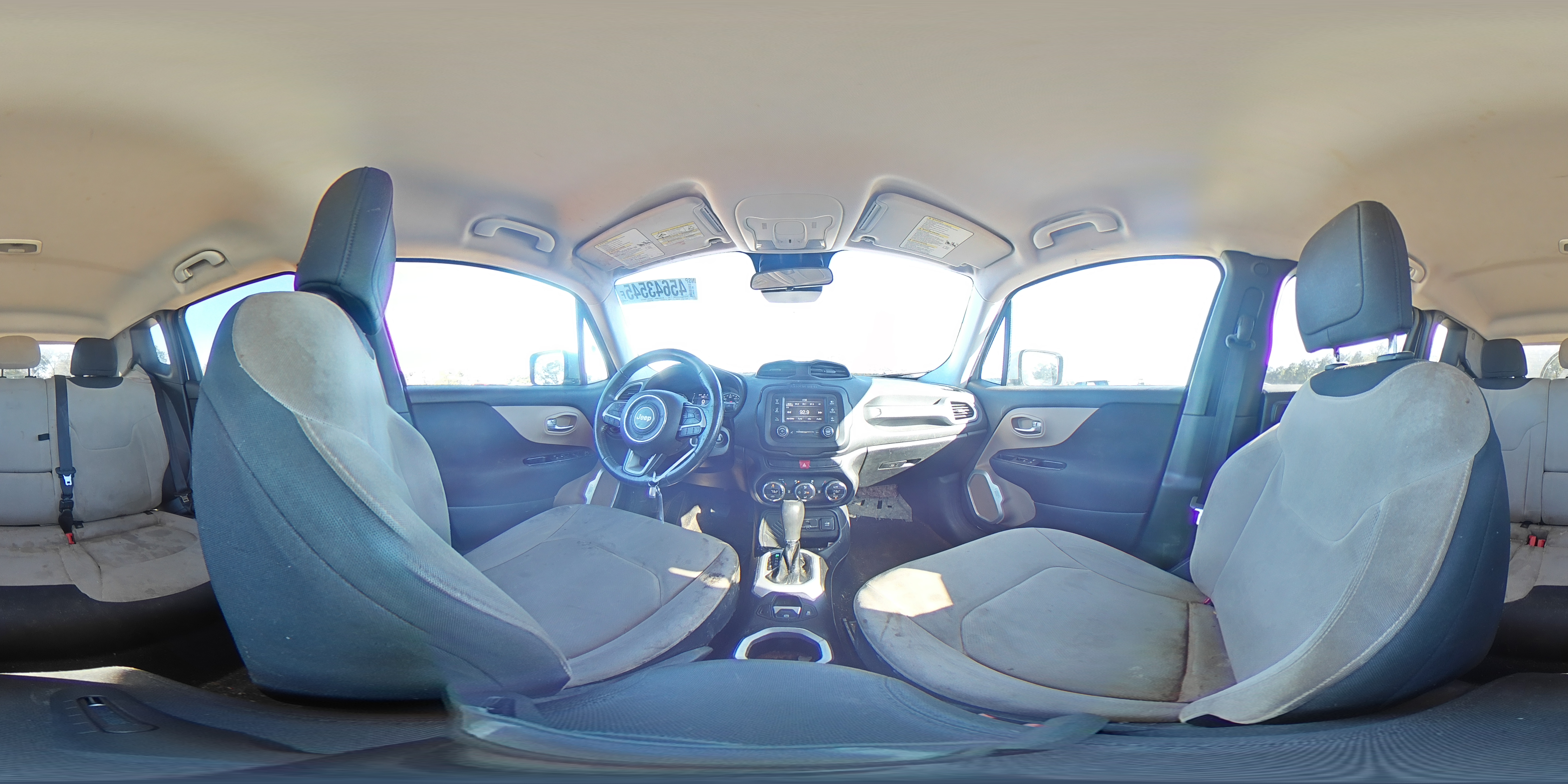 2015 Jeep Renegade - Image 14