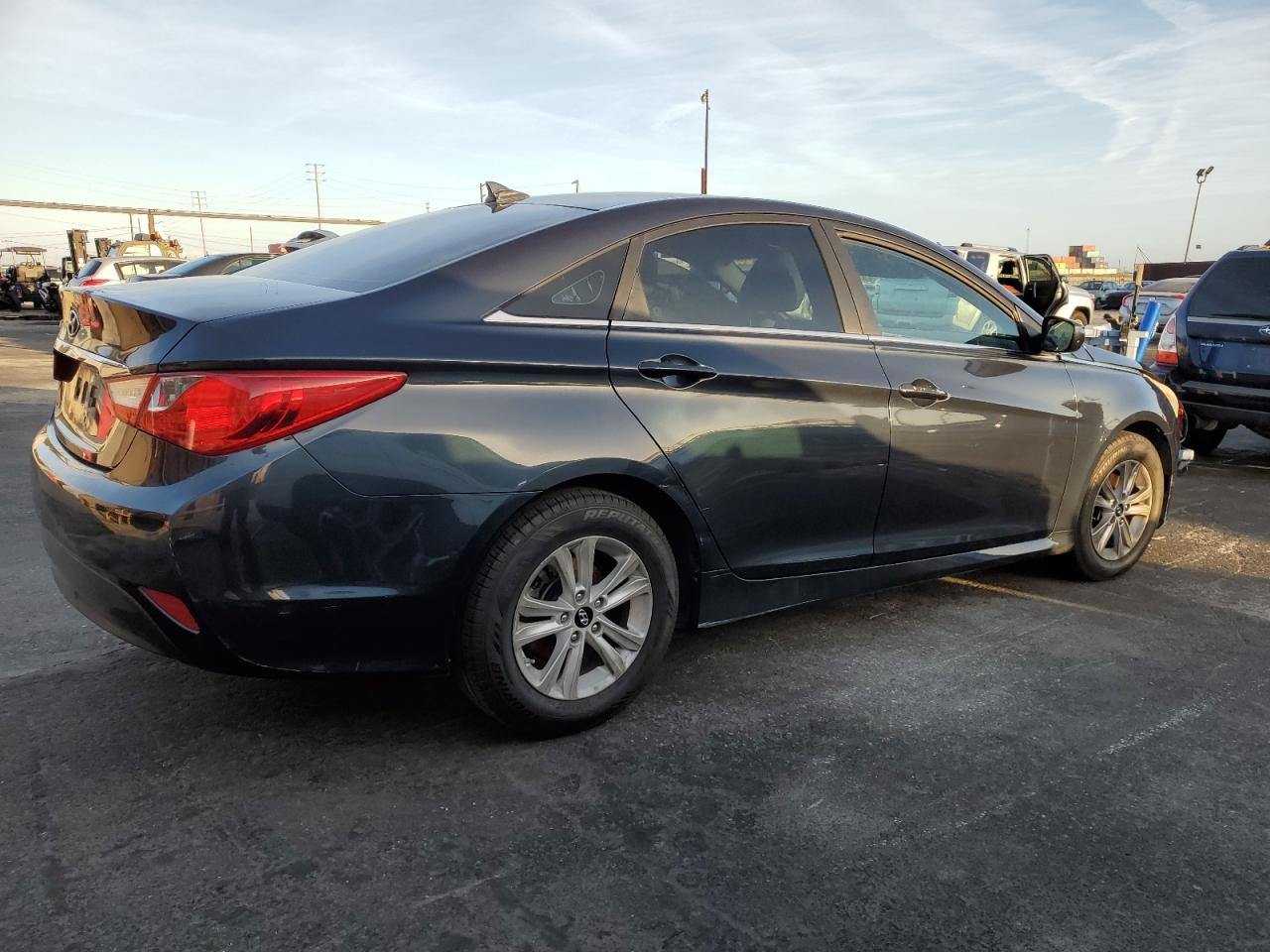 2014 Hyundai Sonata - Image 3