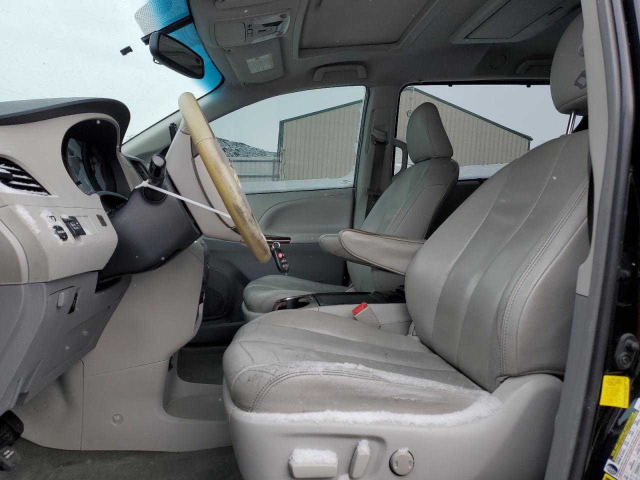 2012 Toyota Sienna - Image 7