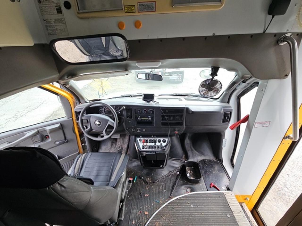 2009 Chevrolet Express - Image 5